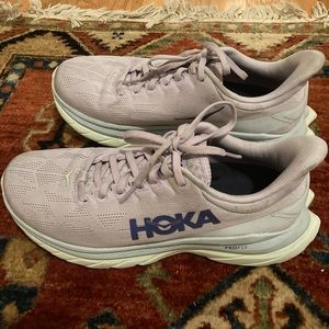 Hoka Clifton Women’s 8.5B - like new